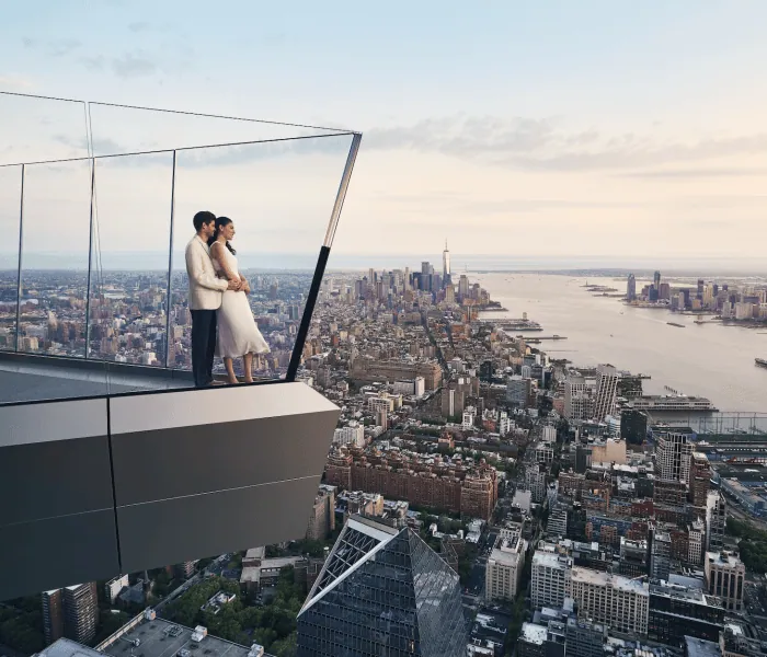 Couple at western overhang of Edge NYC outdoor skydeck