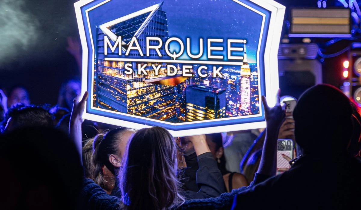 Marquee Skydeck sign light up