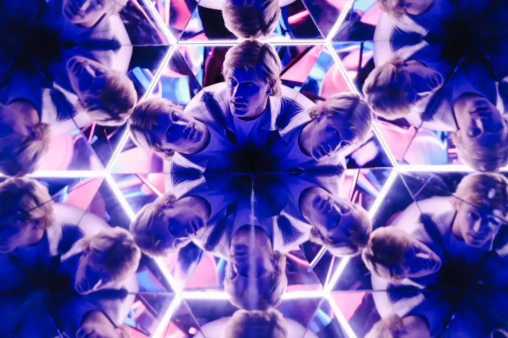person-inside-kaleidoscope-immersive-experience-at-edge - Edge NYC - Edge NYC A man in the center of a kaleidoscopic tunnel in the kaleidoscopic room at Edge NYC.